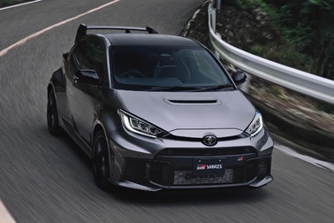 RZ“High performance” + Aero performance package［GR-DAT（8AT・4WD）］