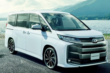 【モデル入り素材】S-Z（ハイブリッド・2WD・7人乗り）