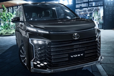 【モデル入り素材】S-Z（ハイブリッド・2WD・7人乗り）